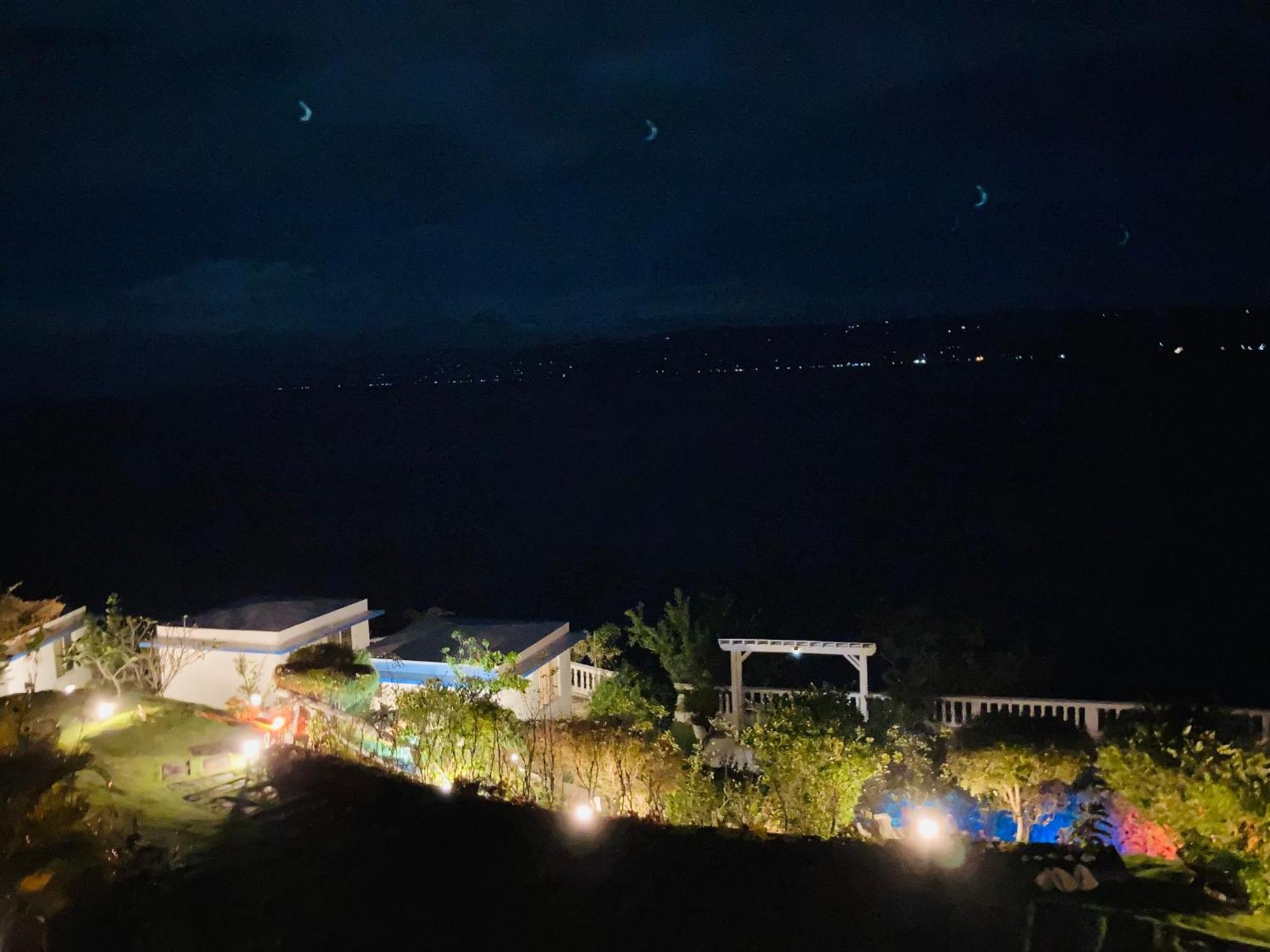 1888 Beach Resort Dumaguete City Exterior photo