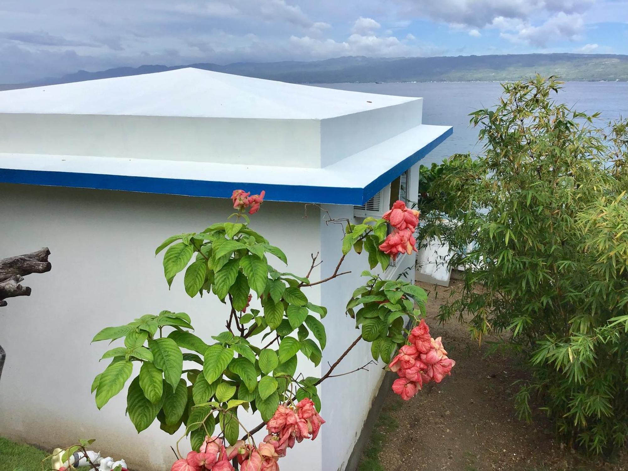 1888 Beach Resort Dumaguete City Exterior photo
