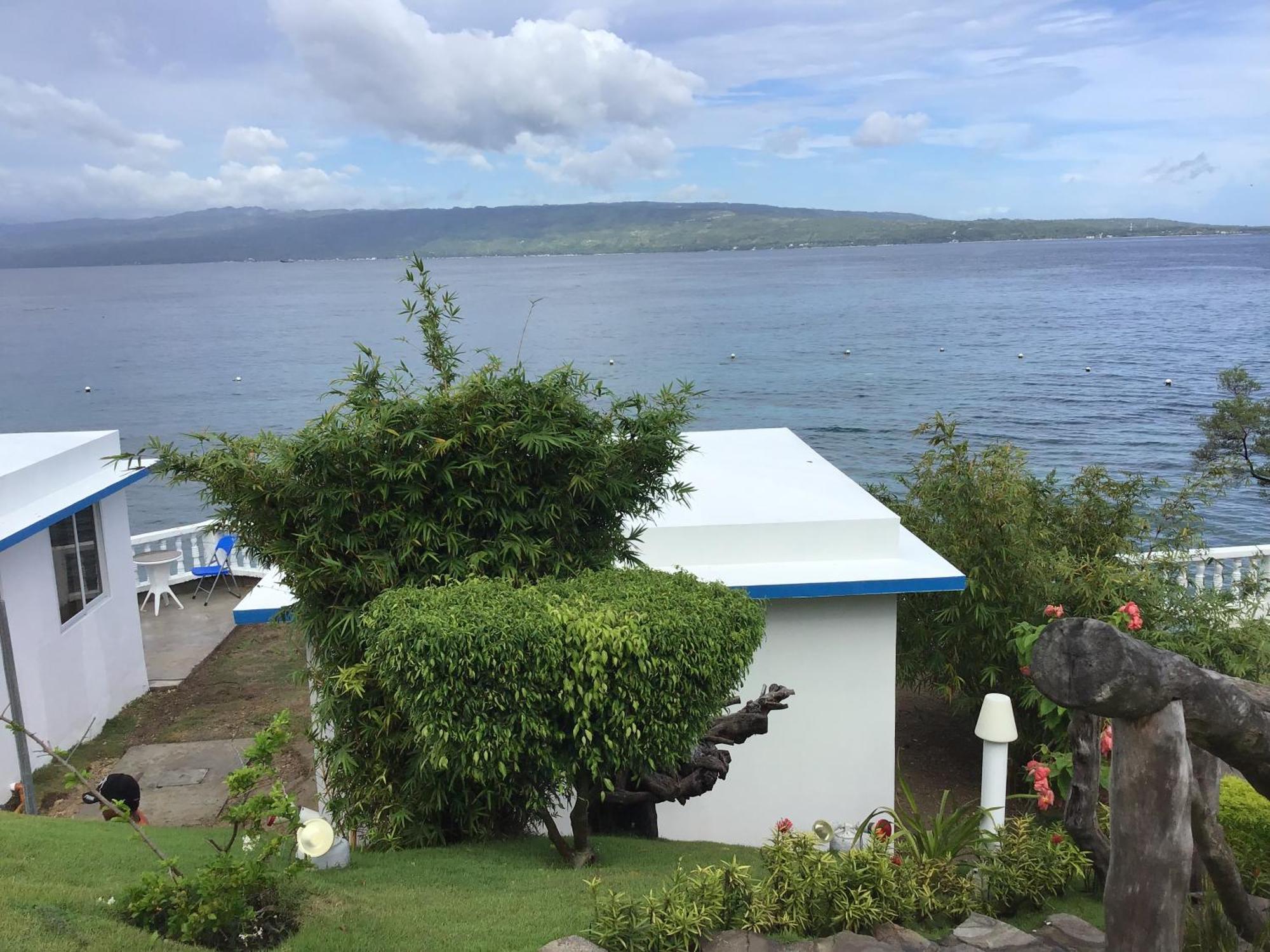 1888 Beach Resort Dumaguete City Exterior photo