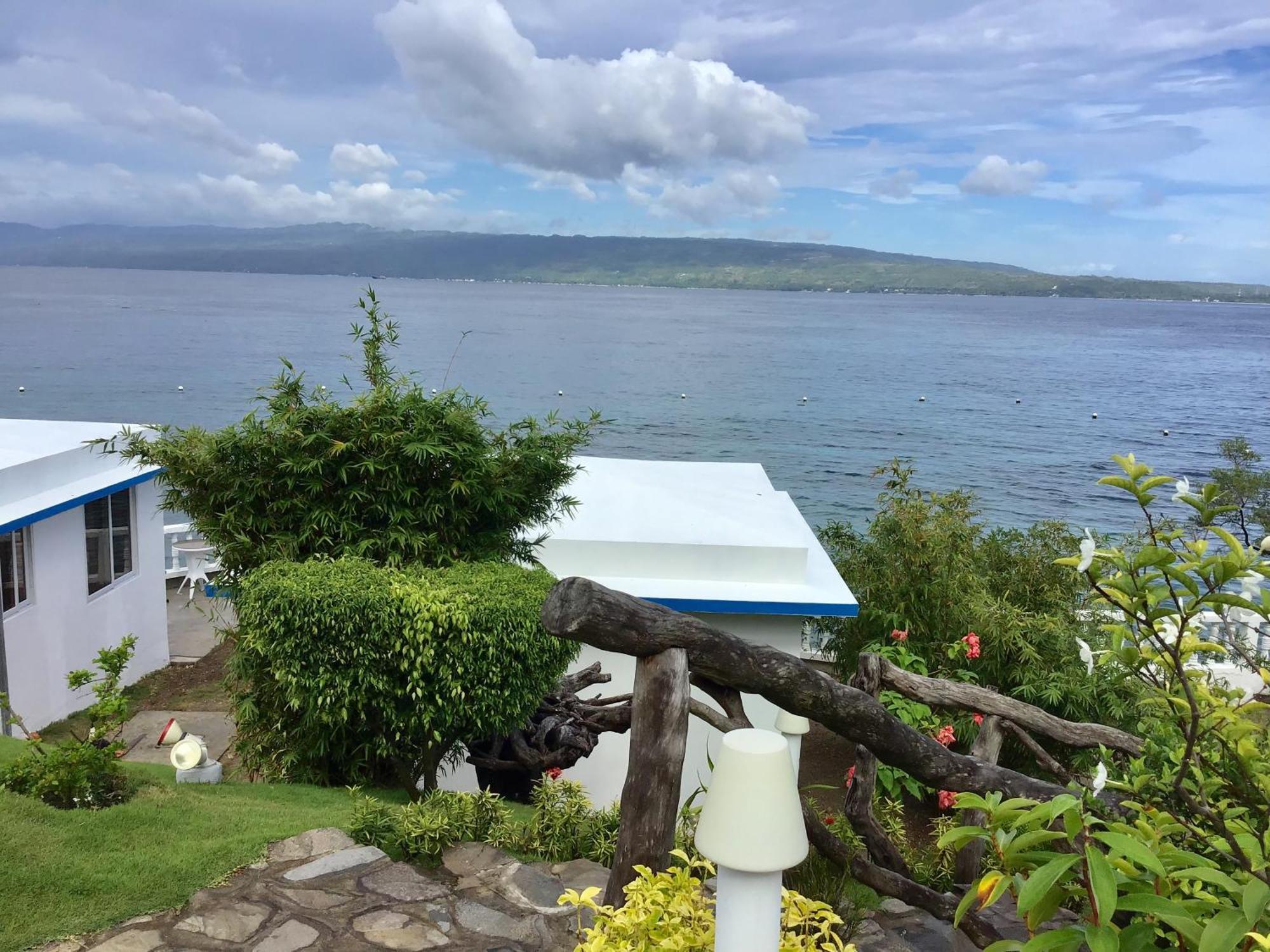 1888 Beach Resort Dumaguete City Exterior photo